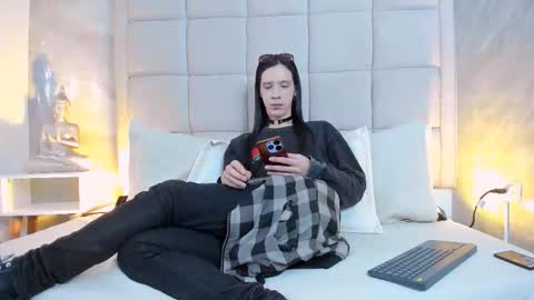 Snapshot of hecate1_ chatting on 10/19/25, 07:47 Keira Hecate online show from 10/19/25, 07:47
