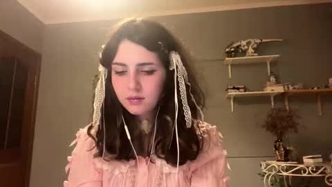 Snapshot of hedwiggrossberg chatting on 12/03/25, 04:49 Sarah online show from 12/03/25, 04:49