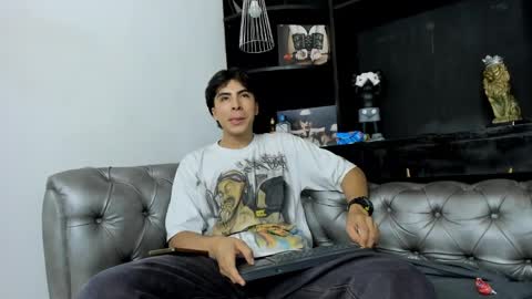 heellboy_ online show from 11/10/25, 08:08