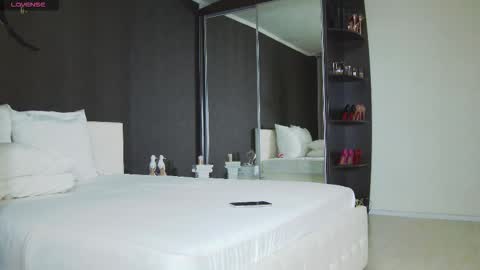 Helen online show from 10/13/25, 04:18