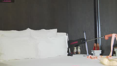 Helen online show from 11/25/25, 02:00