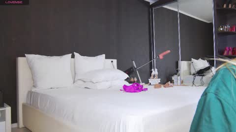 Helen online show from 02/22/26, 03:29