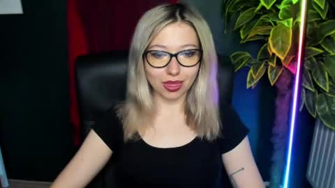 Snapshot of heidi_pleasure chatting on 06/04/26, 06:30 Heidi online show from 06/04/26, 06:30