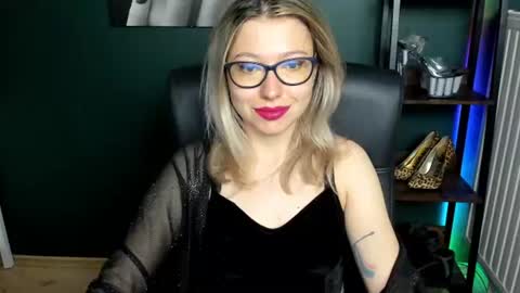 Snapshot of heidi_pleasure chatting on 06/16/26, 04:37 Heidi online show from 06/16/26, 04:37