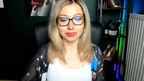 Snapshot of heidi_pleasure chatting on 06/30/26, 04:24 Heidi online show from 06/30/26, 04:24