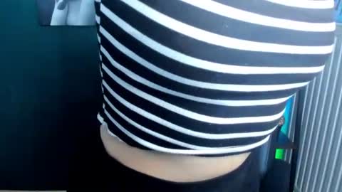 Snapshot of heidi_pleasure chatting on 07/08/26, 09:03 Heidi online show from 07/08/26, 09:03