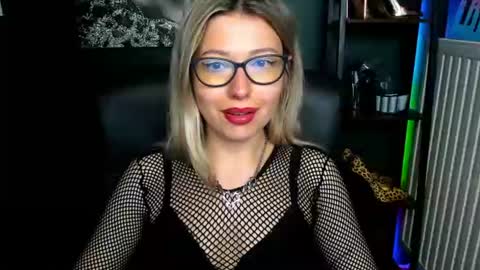 Snapshot of heidi_pleasure chatting on 07/20/26, 11:01 Heidi online show from 07/20/26, 11:01
