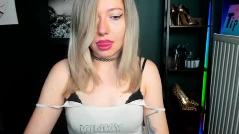 Snapshot of heidi_pleasure chatting on 07/22/26, 04:37 Heidi online show from 07/22/26, 04:37