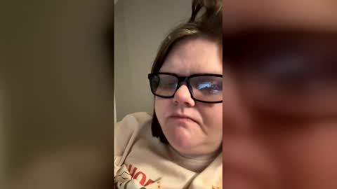 Snapshot of heidimackey2 chatting on 04/19/26, 06:10 heidimackey2 online show from 04/19/26, 06:10