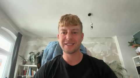 Snapshot of heikhoe chatting on 09/16/25, 01:23 Heikhoe online show from 09/16/25, 01:23