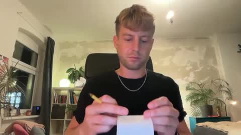 Snapshot of heikhoe chatting on 09/24/25, 06:55 Heikhoe online show from 09/24/25, 06:55