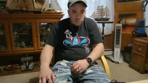 Snapshot of heisherrmann chatting on 04/13/26, 11:32 xxScubaStevexx online show from 04/13/26, 11:32