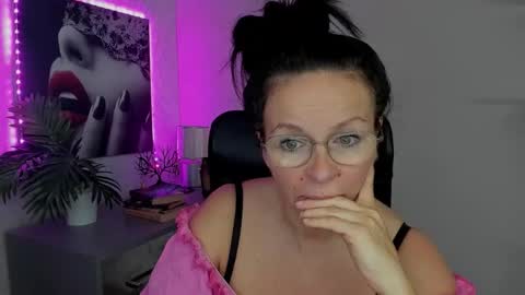 Helen online show from 09/20/25, 06:36