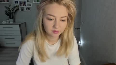 Snapshot of helen_angel_girl chatting on 10/07/25, 05:48 Helen sven online show from 10/07/25, 05:48