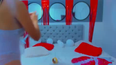 Snapshot of helen_curly chatting on 02/12/25, 02:54 helen_curly online show from 02/12/25, 02:54