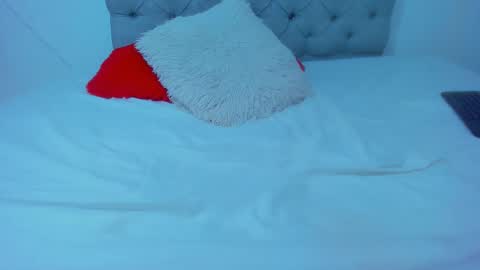 Snapshot of helen_curly chatting on 02/19/25, 02:55 helen_curly online show from 02/19/25, 02:55