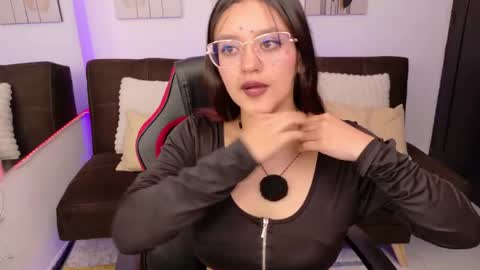 helen online show from 04/19/26, 04:23