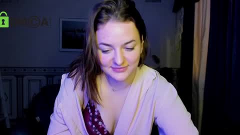 Snapshot of helen_elliot chatting on 12/11/24, 10:47 Helen Elliot online show from 12/11/24, 10:47