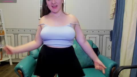 Snapshot of helen_elliot chatting on 12/29/24, 10:12 Helen Elliot online show from 12/29/24, 10:12