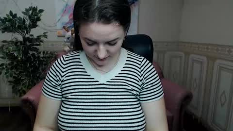 Snapshot of helen_elliot chatting on 01/09/25, 09:59 Helen Elliot online show from 01/09/25, 09:59