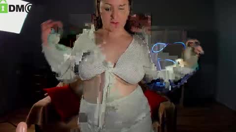 Snapshot of helen_elliot chatting on 10/10/25, 07:29 Helen Elliot online show from 10/10/25, 07:29