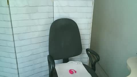 Helen online show from 01/15/26, 05:23