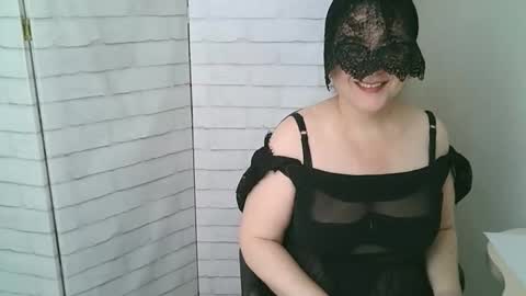 Helen online show from 04/27/26, 05:05