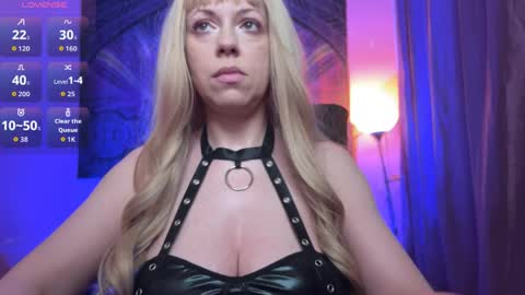 Snapshot of helena__femdom chatting on 05/04/26, 06:37 Helena online show from 05/04/26, 06:37