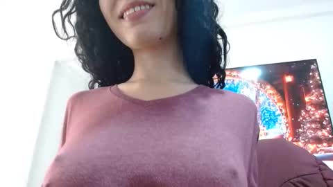 Snapshot of helena_hadler chatting on 12/29/24, 09:41 -- EE -- online show from 12/29/24, 09:41