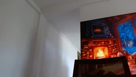 Snapshot of helena_hadler chatting on 01/22/25, 07:03 -- EE -- online show from 01/22/25, 07:03