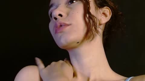 Snapshot of helena_hadler chatting on 12/15/25, 12:48 -- EE -- online show from 12/15/25, 12:48