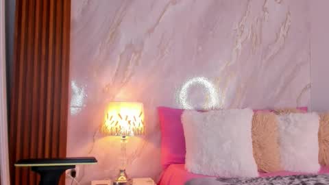 Helena Santos  online show from 02/02/26, 10:58