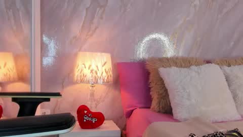 Helena Santos  online show from 02/25/26, 11:09