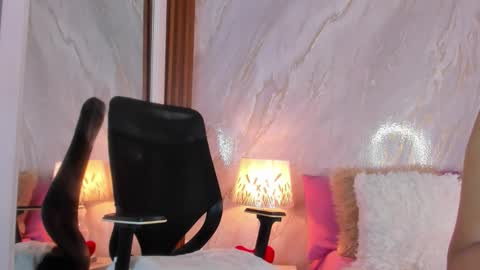 Helena Santos  online show from 02/26/26, 11:42