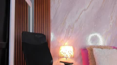 Helena Santos  online show from 04/08/26, 11:21