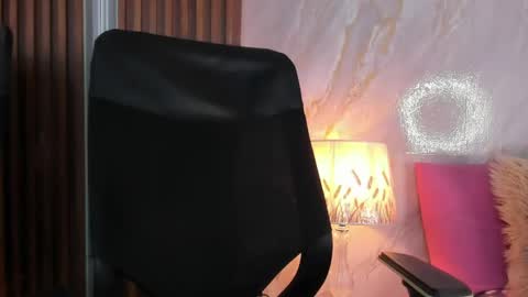 Helena Santos  online show from 04/21/26, 04:56