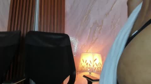 Helena Santos  online show from 04/22/26, 04:30