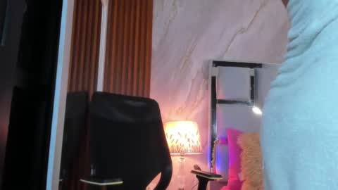 Helena Santos  online show from 06/20/26, 12:41