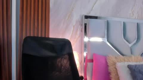 Helena Santos  online show from 06/29/26, 10:37