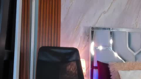 Helena Santos  online show from 07/11/26, 10:40