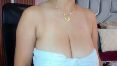 Helena Santos  online show from 07/15/26, 10:53