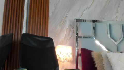 Helena Santos  online show from 07/17/26, 10:44