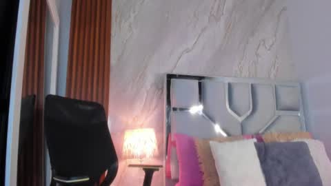 Helena Santos  online show from 07/24/26, 11:08