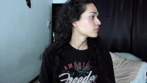 Snapshot of helena_spellman chatting on 10/27/25, 06:39 helena_spellman online show from 10/27/25, 06:39