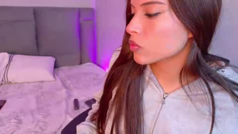 helenafoumier online show from 05/30/26, 05:54