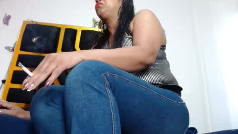 Snapshot of helenahotwet chatting on 12/22/24, 01:00 helenahotwet online show from 12/22/24, 01:00