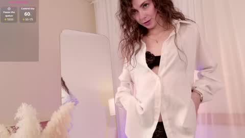 Snapshot of helenblash chatting on 05/21/26, 11:06 Scarlet online show from 05/21/26, 11:06