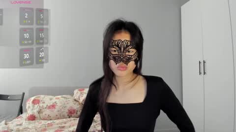 Snapshot of helenblazetrt chatting on 05/25/26, 02:06 Hi I am Helen online show from 05/25/26, 02:06