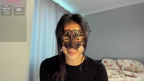 Snapshot of helenblazetrt chatting on 05/27/26, 01:57 Hi I am Helen online show from 05/27/26, 01:57