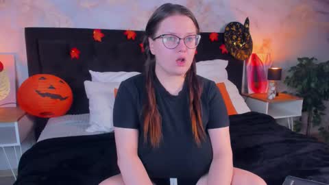 Snapshot of helendanvers chatting on 10/23/25, 09:46 helendanvers online show from 10/23/25, 09:46